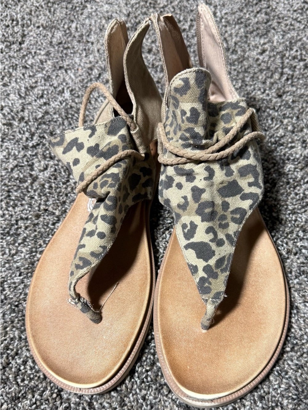 Leopard Print Canvas Thong Sandals - Tan